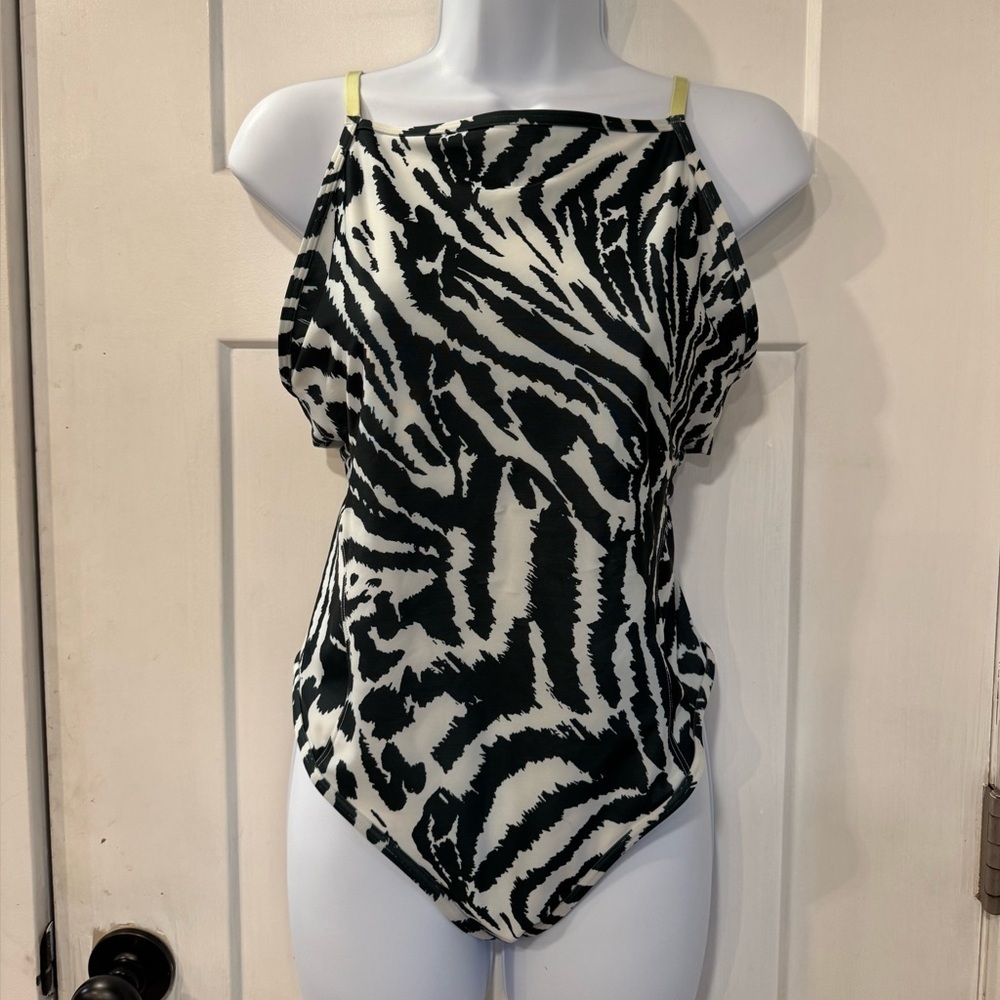 ASOS 4505 Swimsuit white and Black One Piece Swimwear Brazilian Cut Sz 10